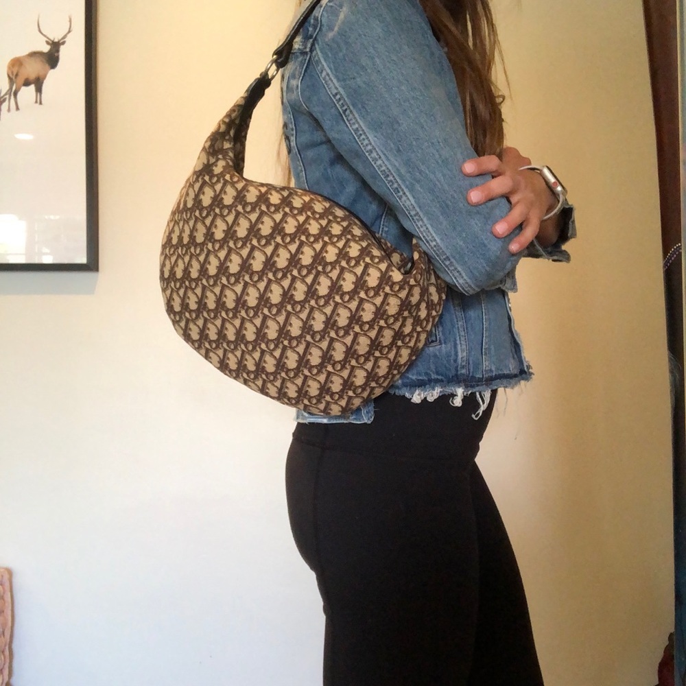 PURSE PARTY! NEW BAGS COMING THIS WEEKEND! (3/8) - Picture 3 of 6